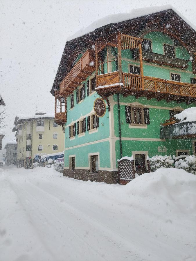 Hotel Alpina Pinzolo Εξωτερικό φωτογραφία