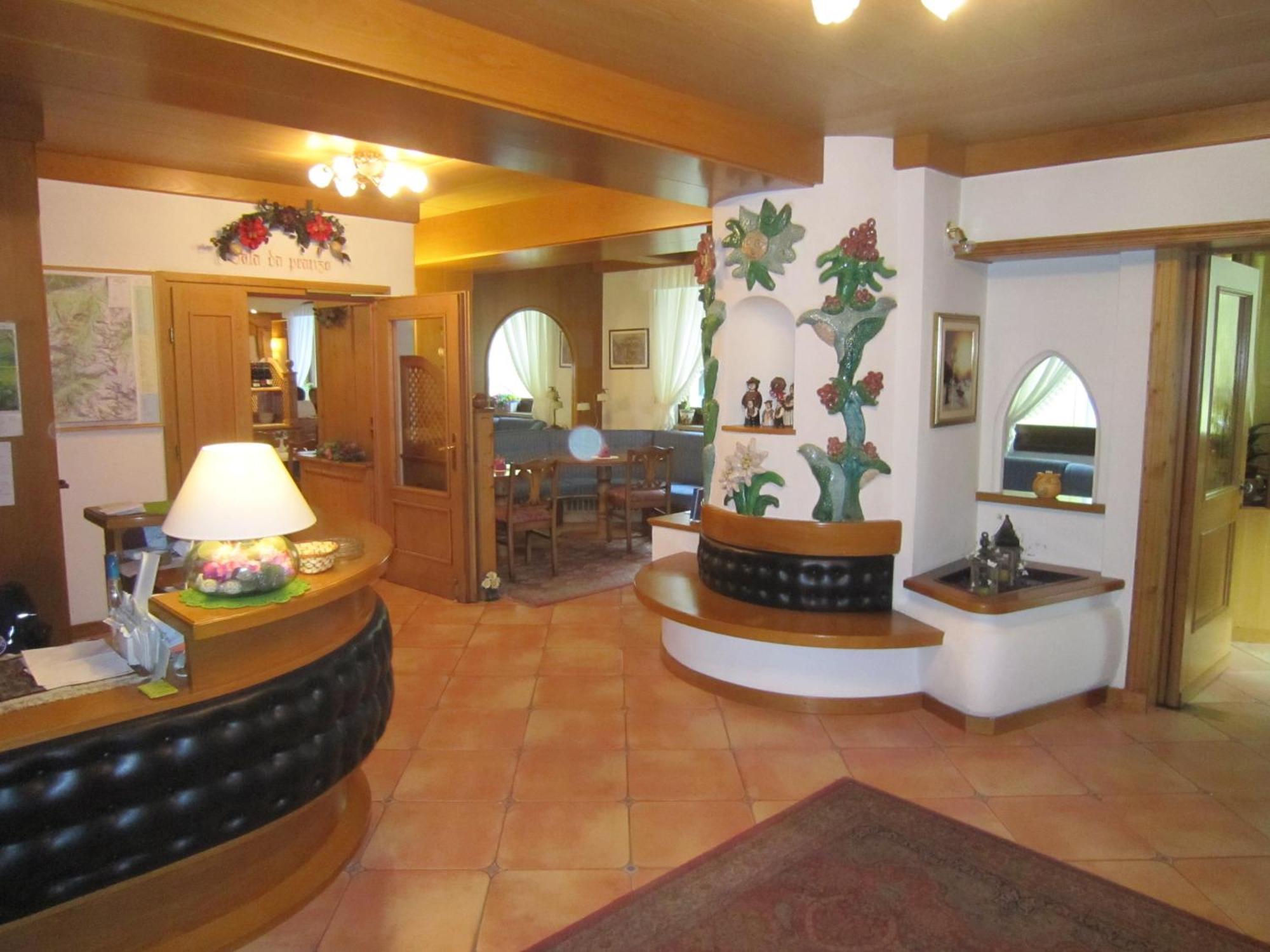 Hotel Alpina Pinzolo Εξωτερικό φωτογραφία
