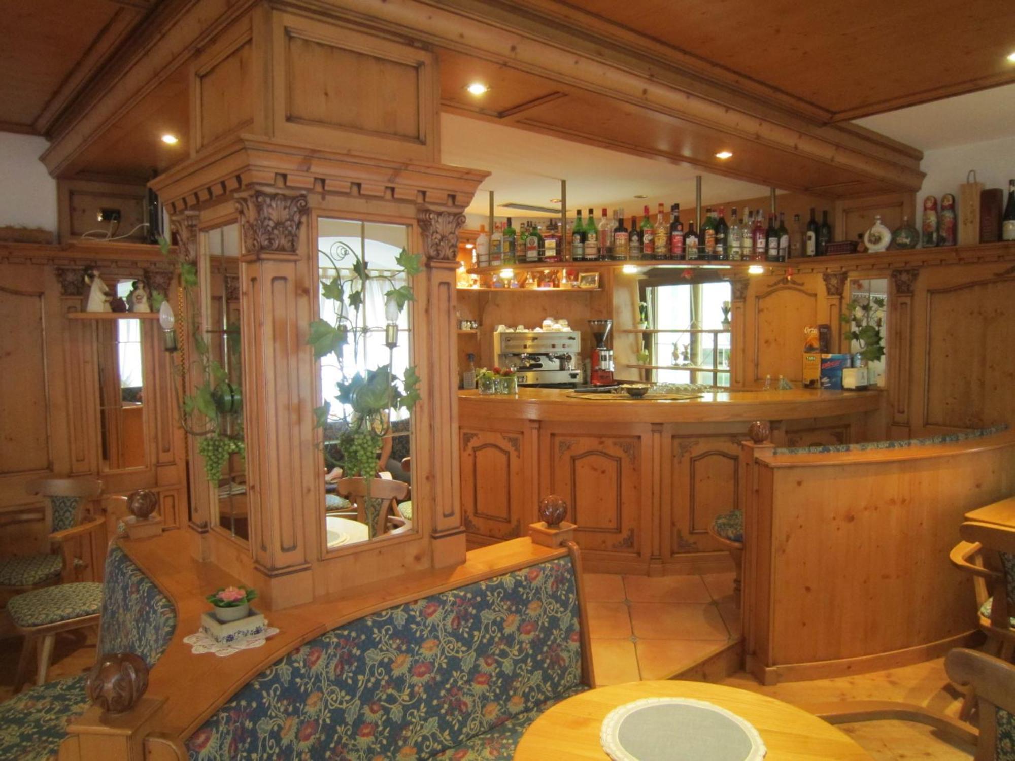 Hotel Alpina Pinzolo Εξωτερικό φωτογραφία