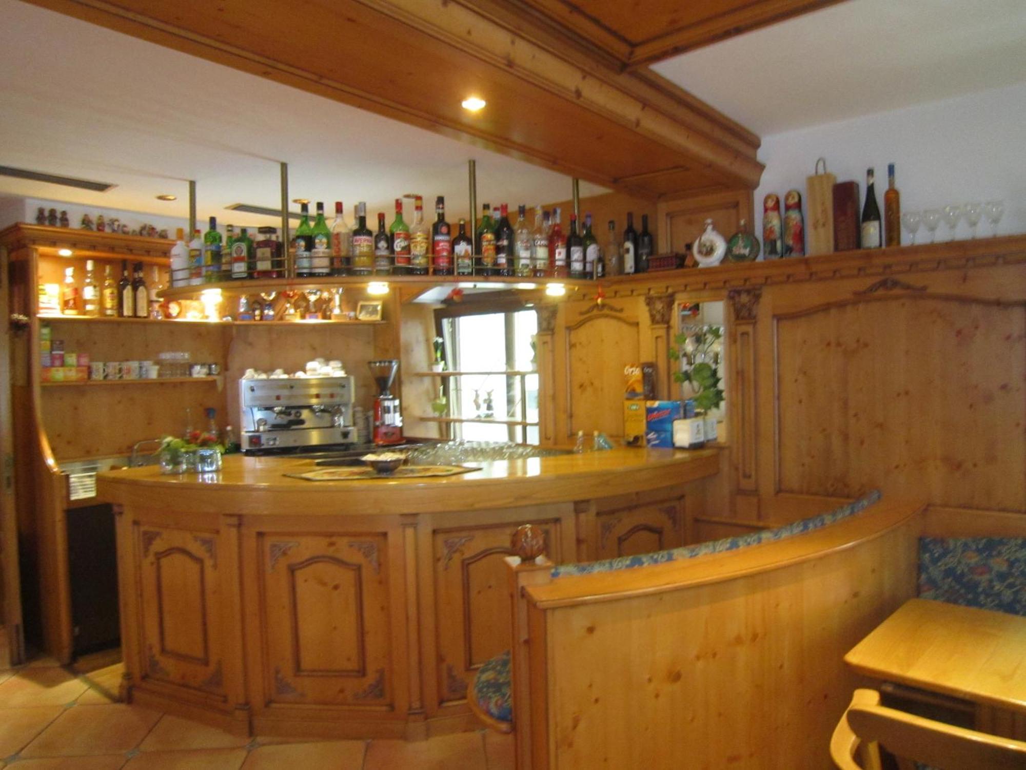 Hotel Alpina Pinzolo Εξωτερικό φωτογραφία