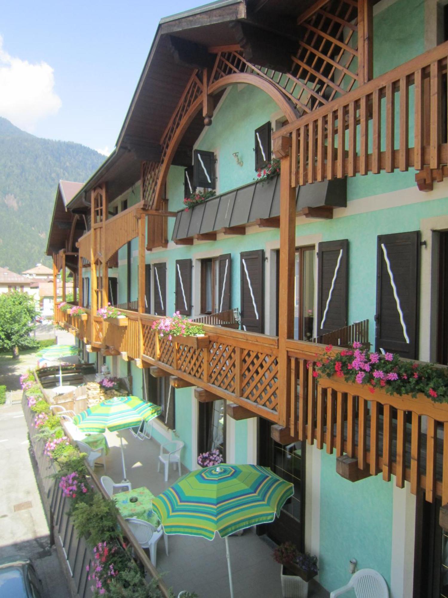 Hotel Alpina Pinzolo Εξωτερικό φωτογραφία