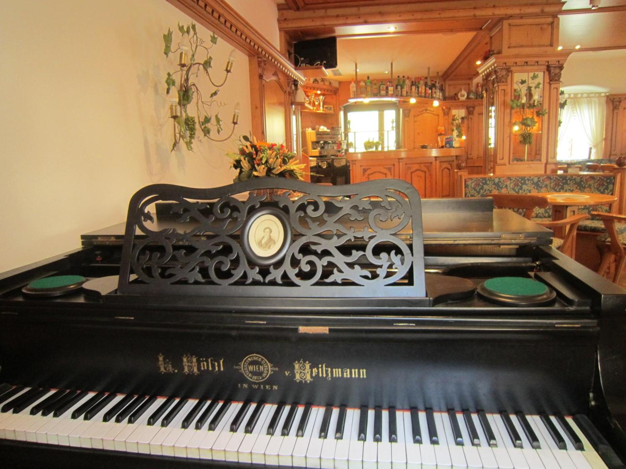 Hotel Alpina Pinzolo Εξωτερικό φωτογραφία